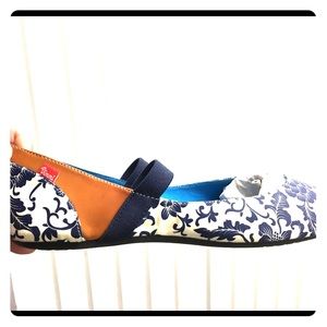 Floral ballet flats